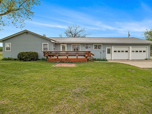 4th image of 826 W Shelby Rd