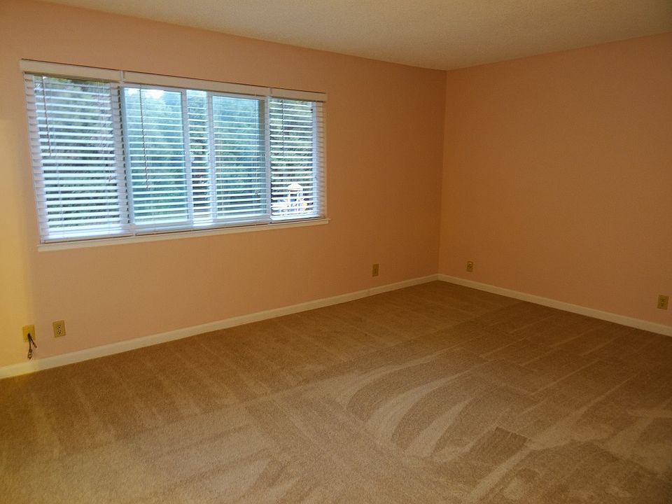 2nd image of 1908 Bluewood Cir