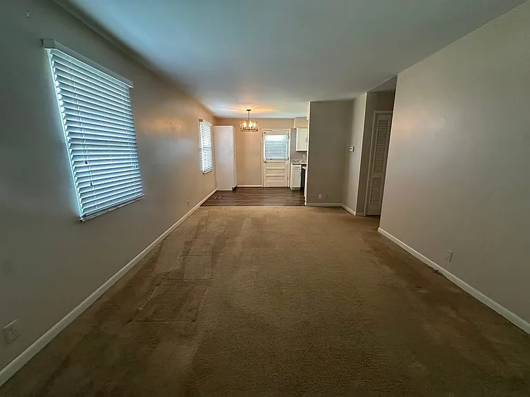 2807 Ashwood Ave #A — Photo 11