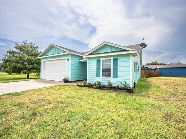 1411 E Linden St, Rockport, TX 78382