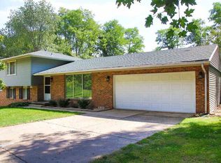 4904 W Woodfern Rd, Peoria, IL 61607