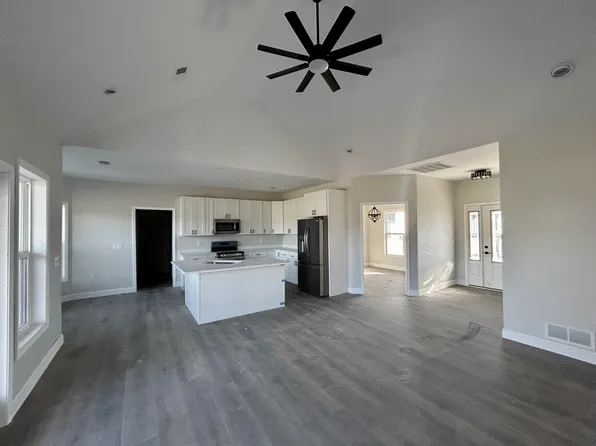 102 Stonegate Dr, Danville, KY 40422