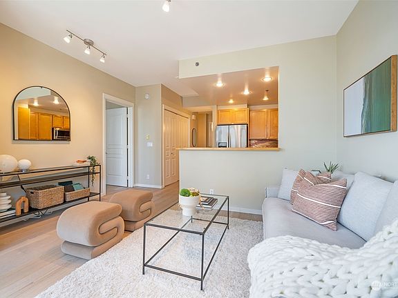 4th image of 2801 1st Avenue #807