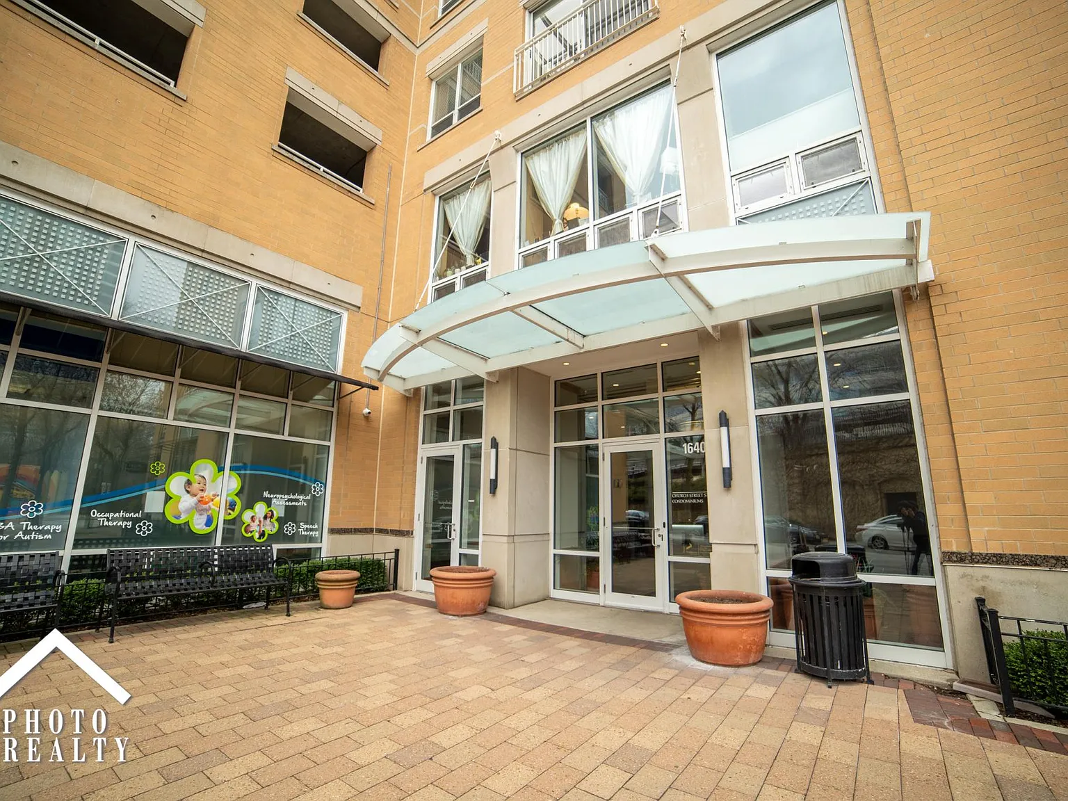 2 bed, 1005 sqft, $3,100 — Photo 2