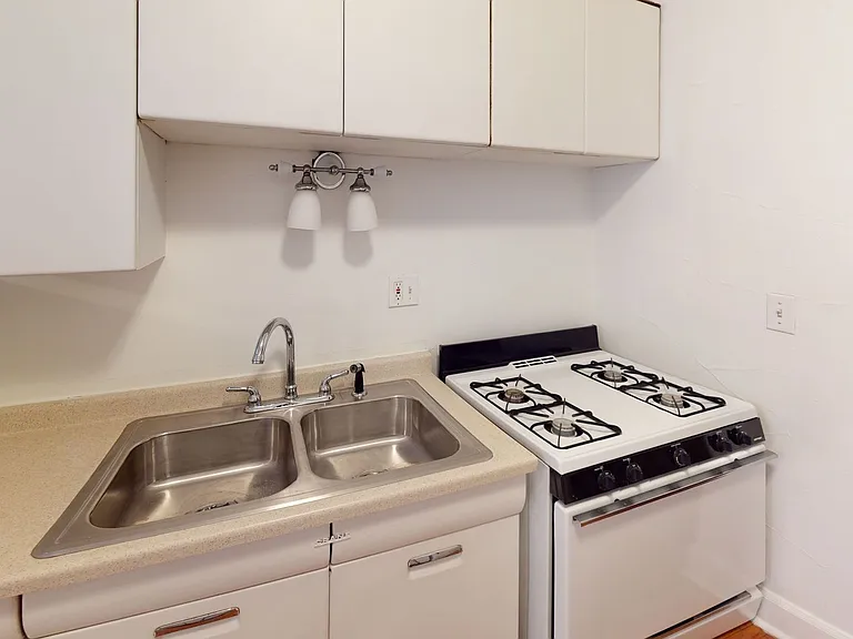 Summit Terrace Flats — Photo 8