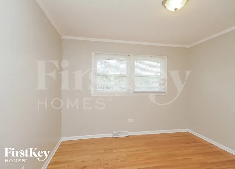 438 E 191st Pl — Photo 12