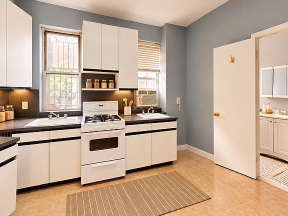 3rd image of 296 Hooper St #2A