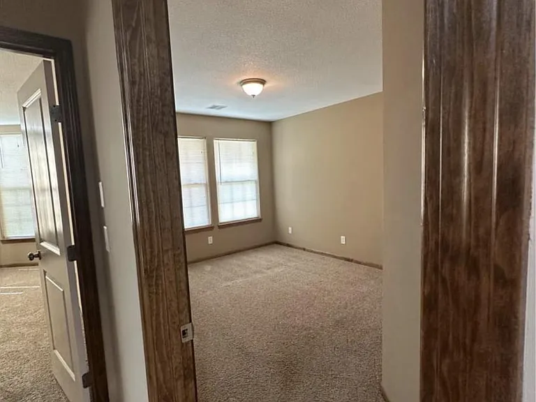 505 NW Highcliffe Dr — Photo 29