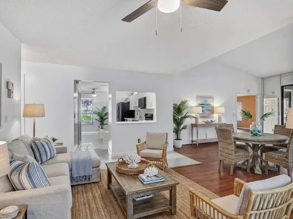 9364 Sabal Ridge Circle #B, Boca Raton, FL 33428