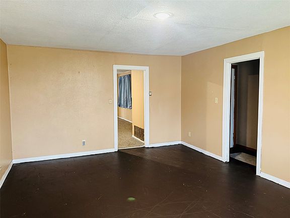4th image of 306 N Avenue D