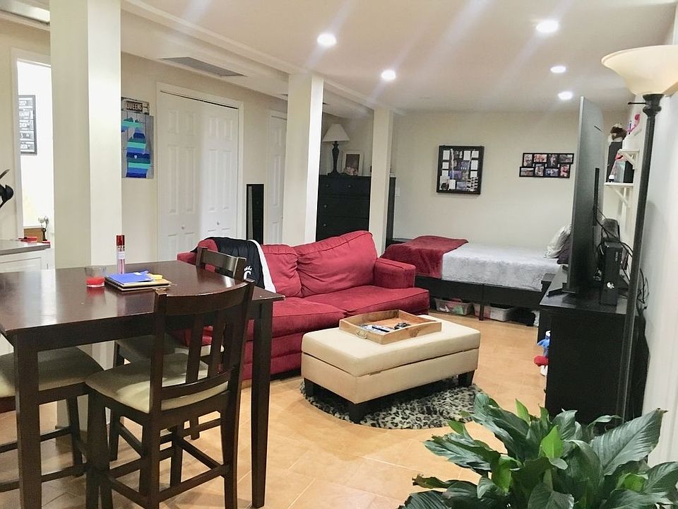 1st image of 2421 Crescent St #1