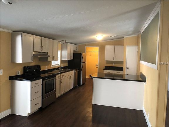 5th image of 405 Winding Oak Ln