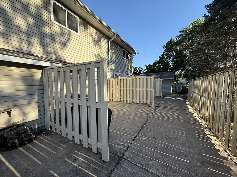 340 Elm St W #3 — Photo 3