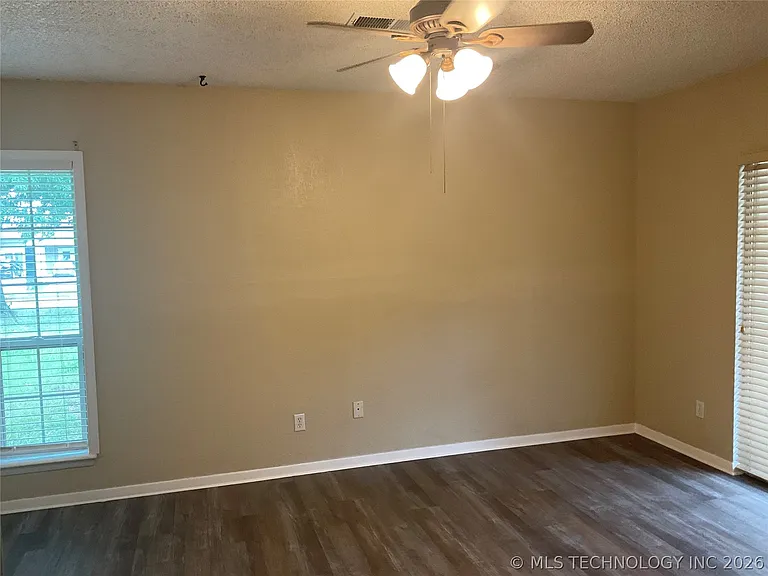 3230 S Lakewood Ave — Photo 9