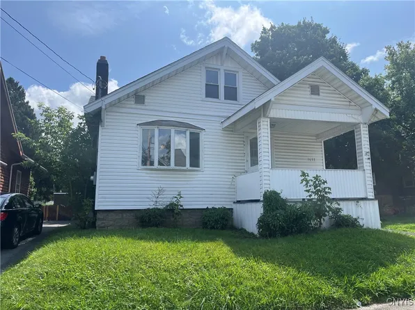 1655 Bennett St, Utica, NY 13502