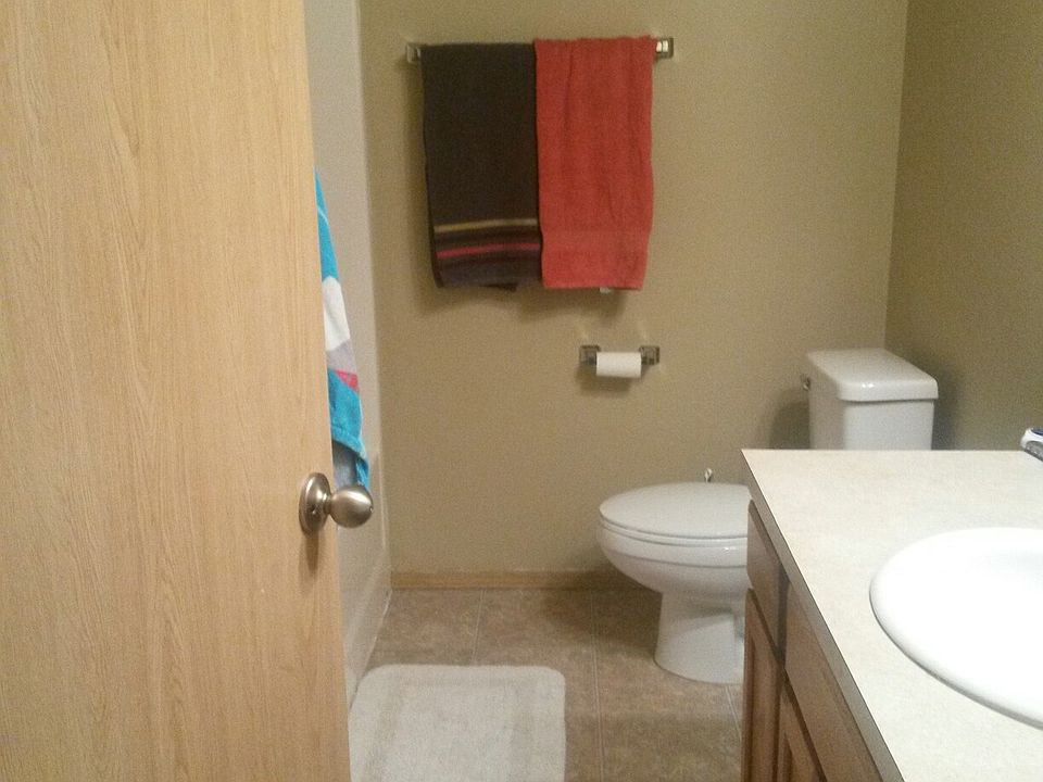 2nd image of 2035 SE Azalea Ave #Upstairs