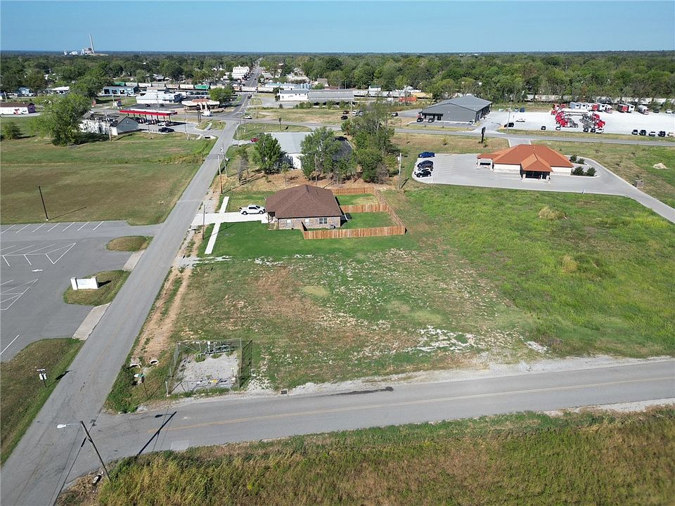 2nd image of E Main St #1