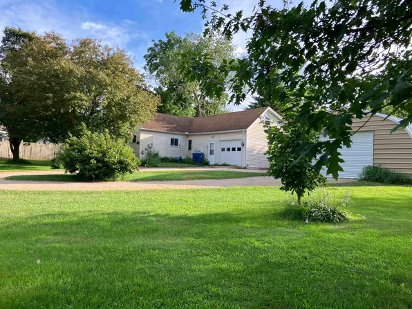 365 Jenkynsville Rd, Benton, WI 53803