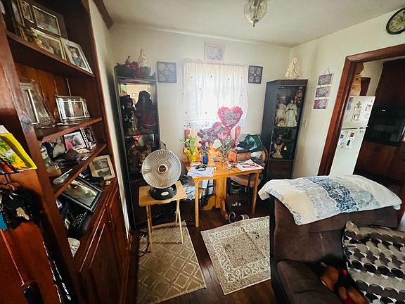 5th image of 402 Seabury Ave