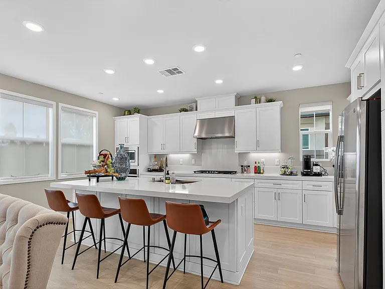 1733 Artemisia Ct — Photo 10