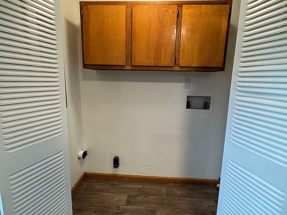 Washer & Dryer Hookup, Storage (off Kitchen)