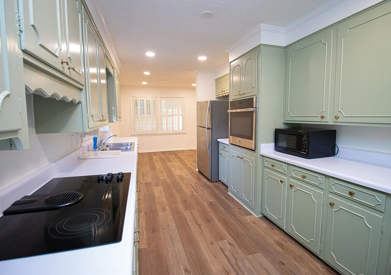 Renovated 5BR Home Minutes from Downtown Columbia | Two Full Kitchens + Fenced Yard ~ Available A... — Photo 3