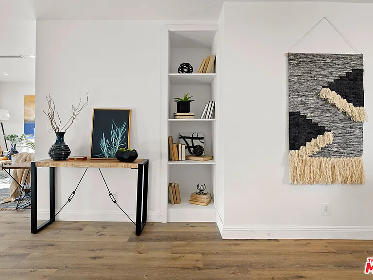 5928 Tobias Ave — Photo 10