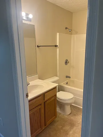 Cambridge Apartments — Photo 4