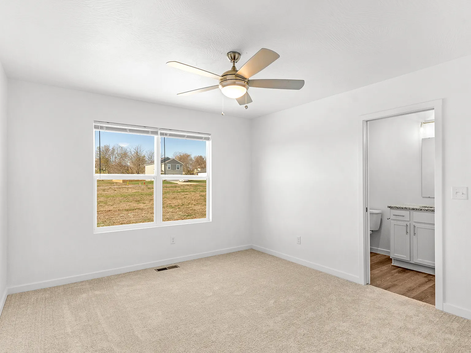 3 bed, 1308 sqft, $1,650 — Photo 4