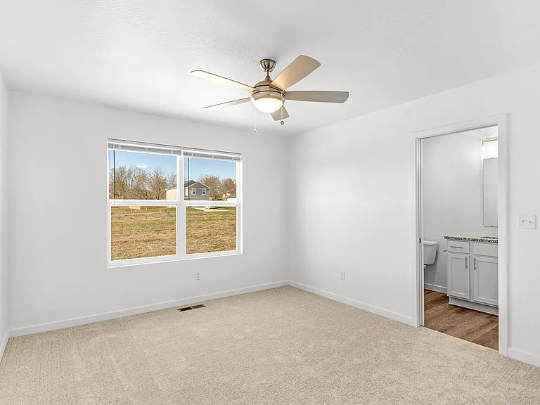 810 Lambert Cir — Photo 22