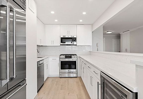 4th image of 155 W 68th St APT 23E