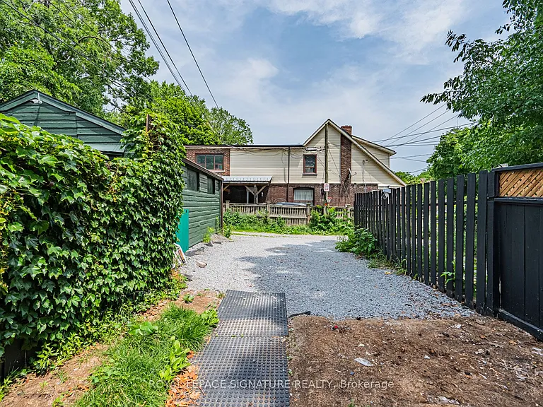 573 Coxwell Ave — Photo 26
