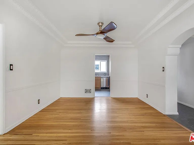 4126 S Bronson Ave — Photo 5