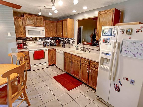 2nd image of 8970 Hickorygate Ln
