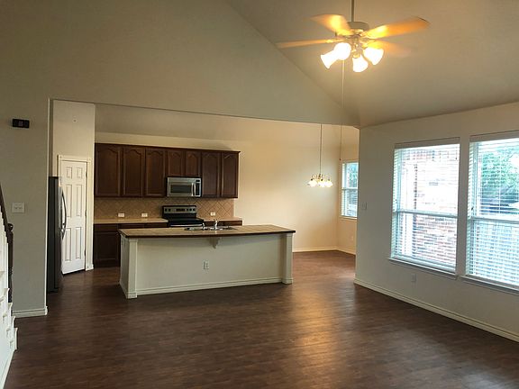 3rd image of 732 Bur Oak Dr