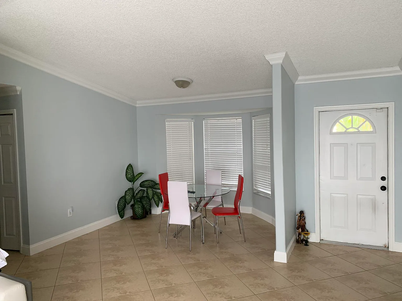 3 bed, 2.0 bath, 1423 sqft, $3,500 — Photo 2