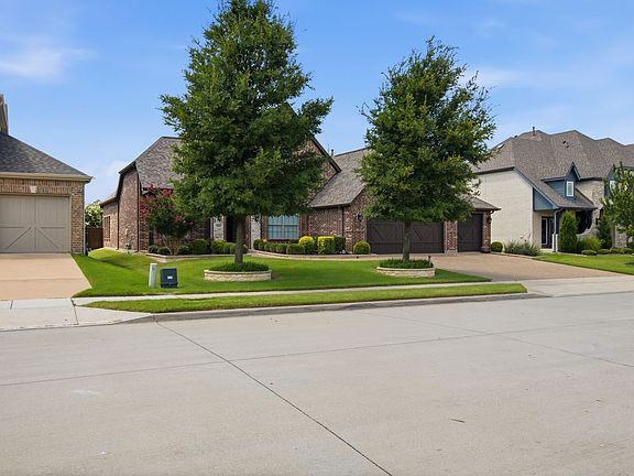 2nd image of 2814 Spring Creek Trl