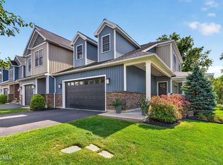 15 Stacey Way, Troy, NY 12180