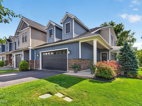 15 Stacey Way, Troy, NY 12180
