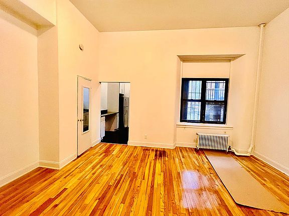5th image of 212 W 79th St APT 1A2
