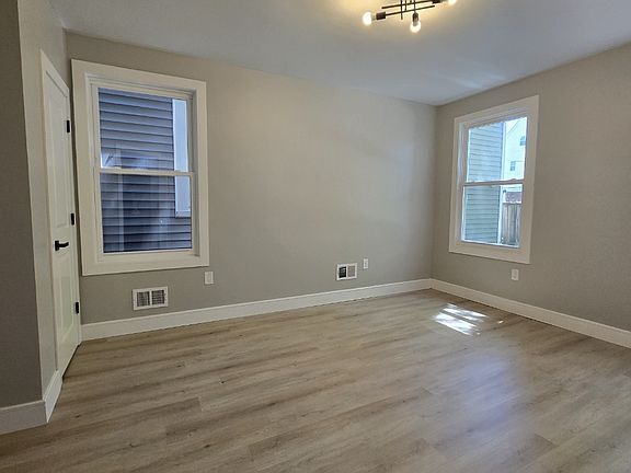 5th image of 207 Virginia Ave Floor 1