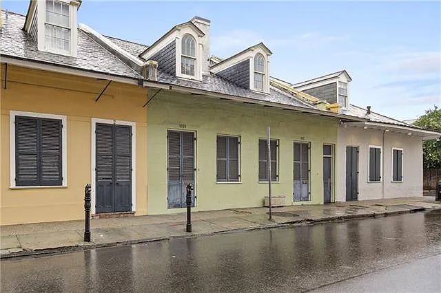 1035 Chartres St