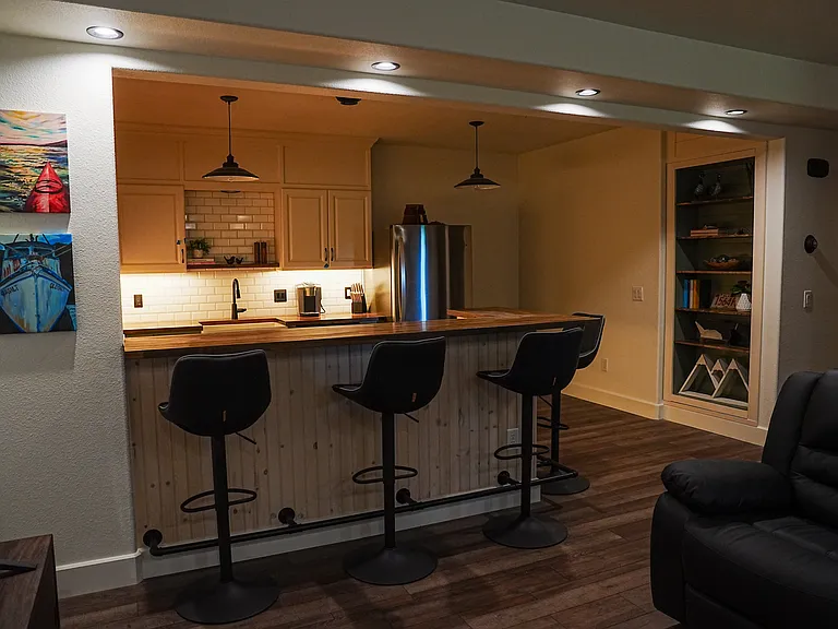 591 Mountvista Dr #1B — Photo 2