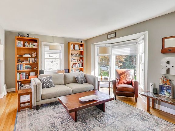 3rd image of 4222 N Claremont Ave