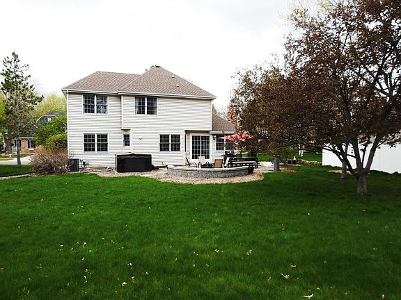 2nd image of 8914 Knollwood Dr