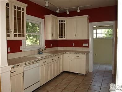 2nd image of 122 Hill Blvd