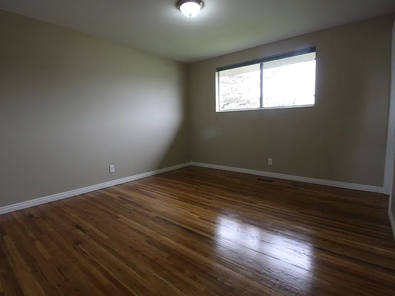 4438 S Balsam Ave — Photo 3