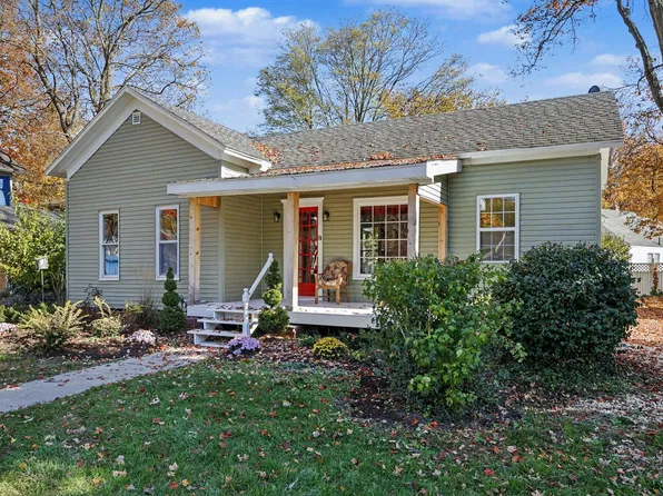 208 McOmber St, Dowagiac, MI 49047
