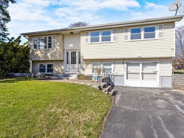 4133 Birchwood Dr S, Liverpool, NY 13090