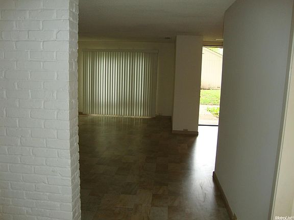 3rd image of 1293 Vanderbilt Way